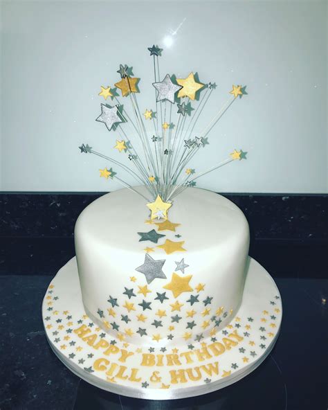 Star Cake With 3d Star Spray Gold And Silver Stars Cake Decorating