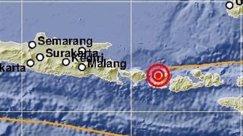 Another 62 Earthquake Hits Lombok Rattles Bali Coconuts Bali