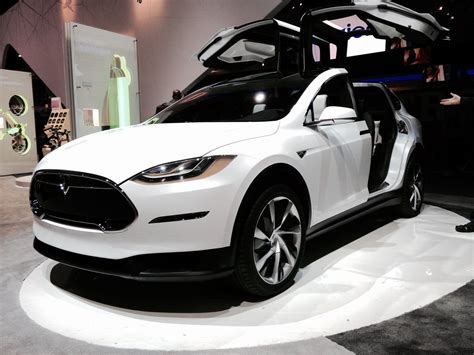 Tesla Ecco Un Nuovo Video Che Mette In Mostra La Model X In Modalità
