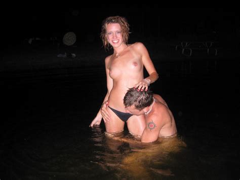 Amateur Threesome Skinny Dipping 31 Pics Picture 6