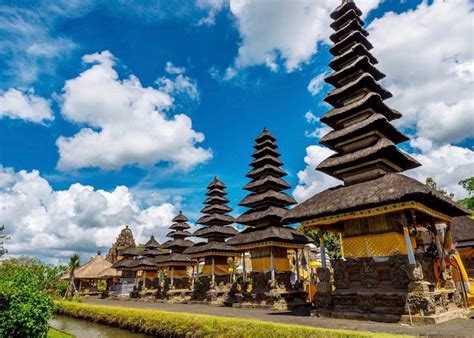 8 Must Visit Hindu Temples In Bali Honeycombers Bali Temple Bali