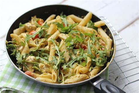 Pasta Kip Pesto Saus Snel Klaar In Minuten Lekker En Simpel