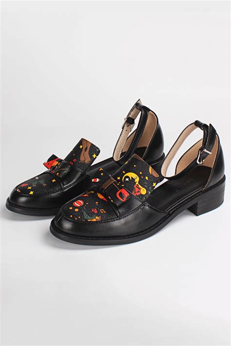 Sports loisirs site de vente en ligne de chaussure de ville et chaussures sport, vous propose un large choix de chaussure femme ville. Chaussures de ville femme basse avec dessin cartoon ...