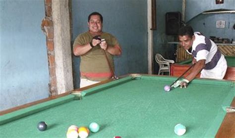 Consistía en poner a una cierta distancia una determinada cantidad de bolas dentro de un círculo y. Intactos juegos tradicionales | El Diario Ecuador