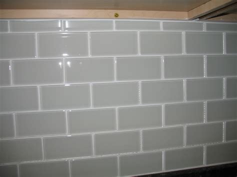 Grout is that thing between tiles that make them stay together. Gray tile with white grout > IAMMRFOSTER.COM