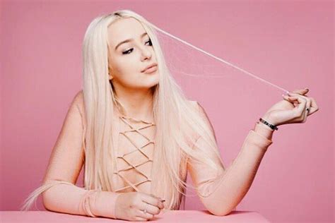 Tana Mongeau Sexy Pictures 35 Pics Sexy Youtubers