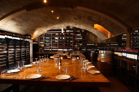 Magnifique Intérieur De La Brasserie Bordelaise à Bordeaux Wine Lovers Conference Room Table