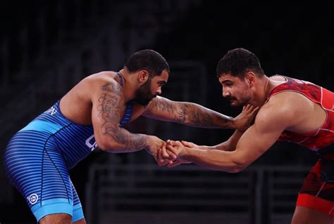 Olympics Wrestling American Steveson Cruises Into Freestyle Super