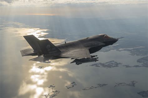 F 35 Lightning II Worldwide Fleet Exceeds 50 000 Flying Hours NAVAIR