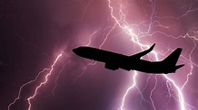 Turbulencias durante el vuelo: cinco consejos para subirse al avión sin ...