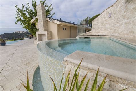 Contemporary beachfront villa with pool, jacuzzi & resort access located in the heart of downtown. Infinity Pool & Jacuzzi Overlooking Los Angeles | Rent ...