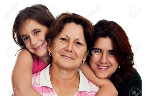 Abuela Latina La Hija Y La Hija Sonriente Sobre Un Fondo Blanco
