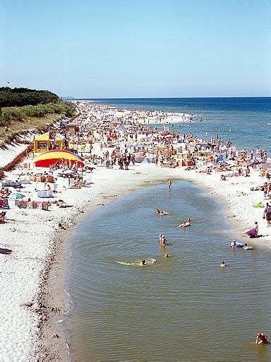 Jastarnia położona jest mniej więcej w połowie długości helskiej mierzei.współcześnie jastarnia to wielki ośrodek urlopowy a także rybacki. Duna, ul. Ks. Sychty 6, Jastarnia - Holiday Resorts ...