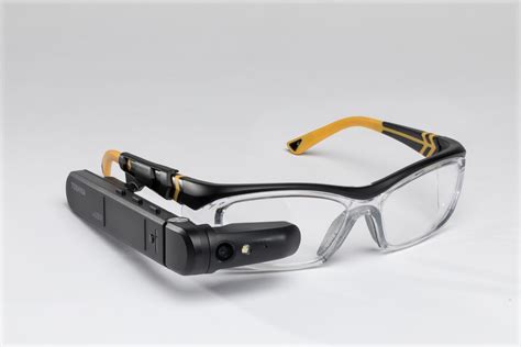 Toshiba S Dynaedge Ar Smart Glasses Is A Wearable Windows Pc