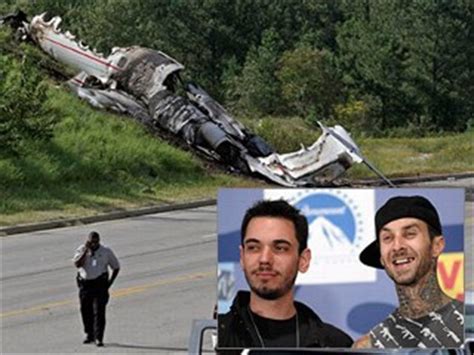 Travis Barker Blink Gravemente Herido Accidente Avion Taringa