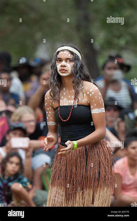 Australian Aboriginals Woman Hi Res Stock Photography And Images Alamy