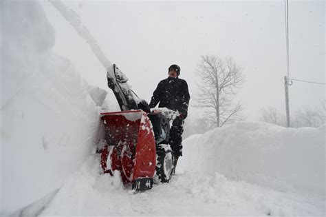 A Lake Effect Snowstorm In New York Dumps 4 Feet Of Snow On Buffalo