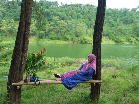 Kondisi geografis dari kabupaten ini sangat beragam mulai dari dataran rendah hingga dataran tinggi. RANU GUMBOLO TULUNG AGUNG | OTKP