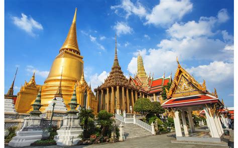 The most famous of the bangkok temples is the temple of the emerald buddha or wat phra kaew. Bangkok: Die besten Sehenswürdigkeiten und Touren