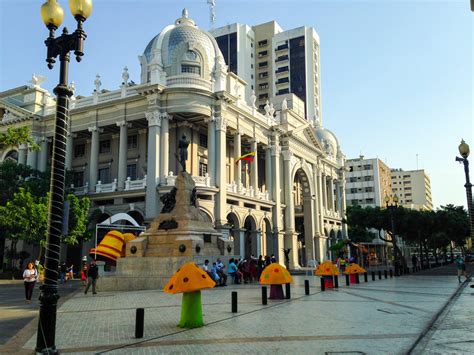 Explore El Palacio Municipal De Guayaquil Por Dentro Y Fuera