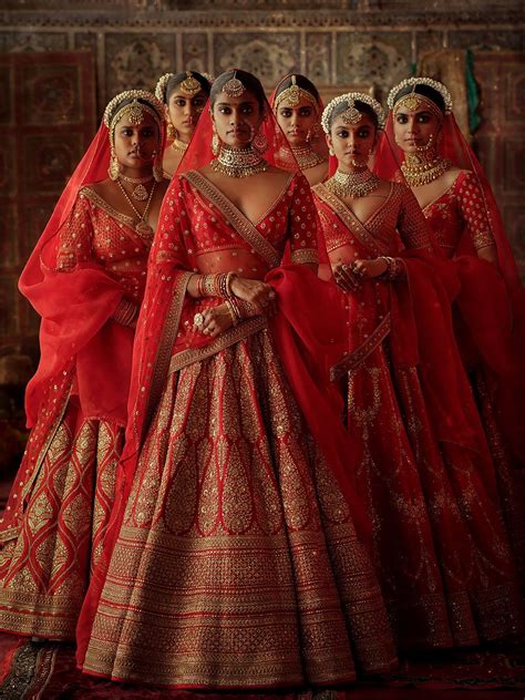 Mumbai Stories Photographer Tarun Khiwal Perfectly Captures Traditional Indian Bridal Fashion