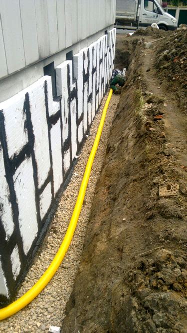 Sie reduziert den auf dem gebäude lastenden wasserdruck. Drainage Verlegen Garten : Drainage Verlegen Und Kosten ...