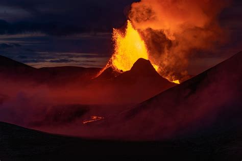 Ap Photos Icelandic Volcanic Eruption A ‘wonder Of Nature Reading Eagle