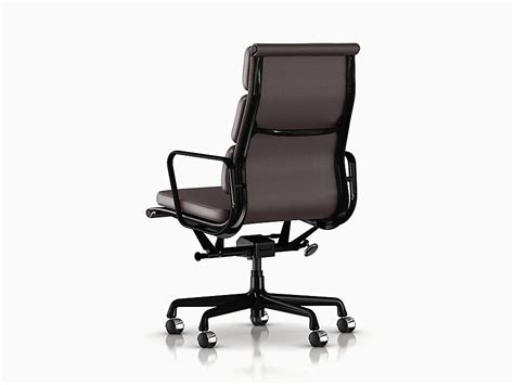Family the cushier cousins of the eames aluminum group bear the same distinctive stamp of charles and ray eames. Eames Soft Pad Executive Chair with Pneumatic Lift ...