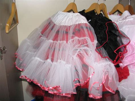 Pin By Beverly Taylor On Petticoats 2 Petticoat Dress Fashion Dresses
