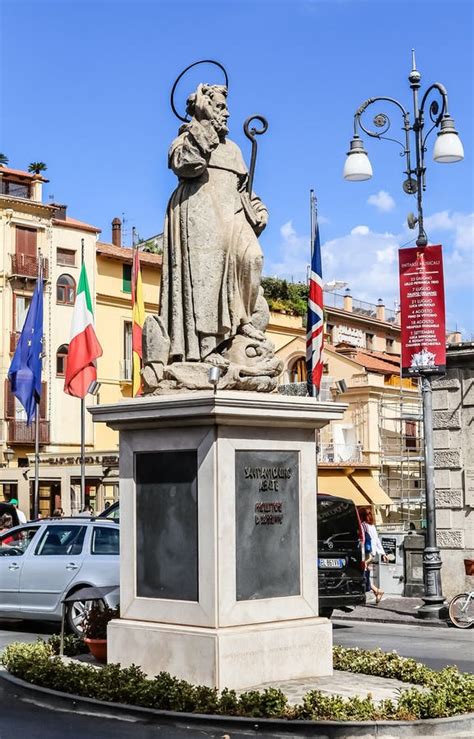 Plaza Tasso En Sorrento Monumento De Torquato Tasso Imagen De Archivo