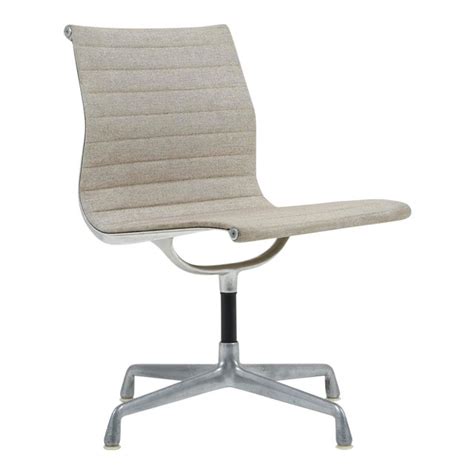 Geoff designed the hollington chair. 1970s Vintage Herman Miller Eames Ea105 Aluminum Group ...