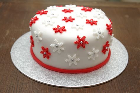 Decorate it with more fresh berries, a sprinkling of sugar. Christmas Cake | janehuntley | Page 2
