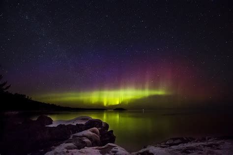 The Early Stages Of Milky Way Season With An Aurora Overlay R