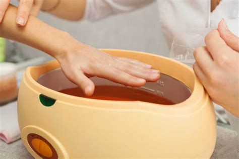 how to do paraffin manicure at home [even without a machine]