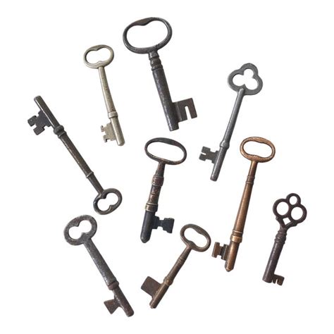 Set Of 9 Antique And Vintage Keys Chairish