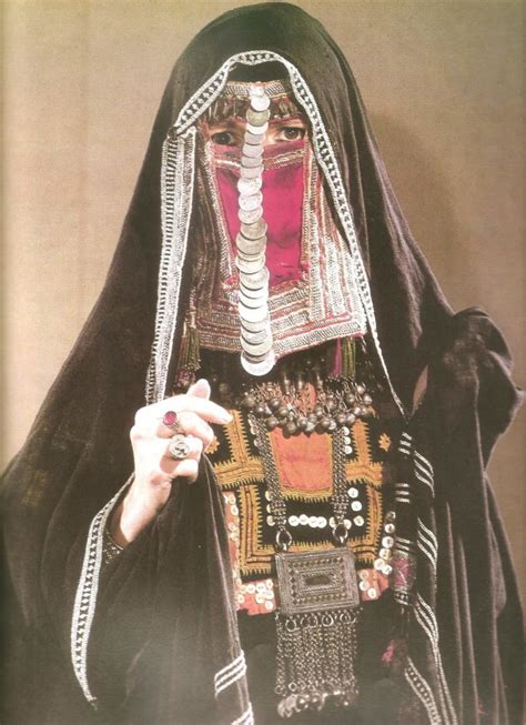 saudi arabesque traditional woman dress of harb tribe saudi arabia continued saudi arabesque
