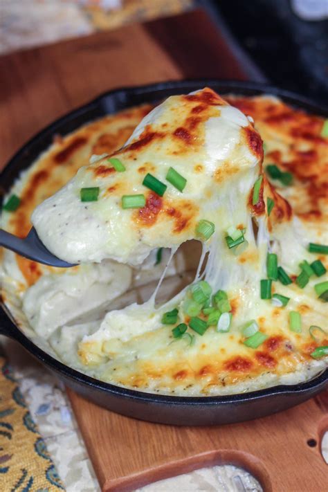 Mo'nique's brown gravy recipe ingredients 1 tbsp. Delicious Cheesy Mashed Potatoes - Maya Kitchenette