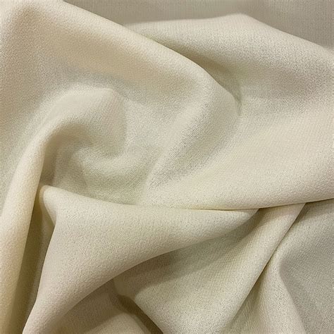 Ivory Double Crepe 100 Wool Fabric — Tissus En Ligne