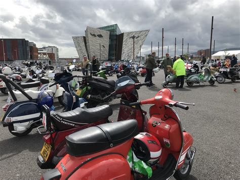 Vespa World Days Migliaia Di Appassionati A Belfast Le Foto Dell Evento Motociclismo