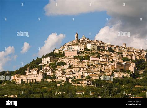 Medieval Hill Town Of Trevi Umbria Italy Stock Photo Alamy
