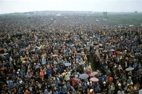 Images Of The Worlds Largest Crowds