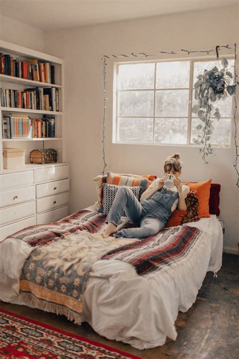 If your teen loves curvy lines and lots of fluff, let her have the canopy bed frame, but keep other furniture clean and simple. 20 Pretty Dorm Room Ideas For Popular Girls | HomeMydesign