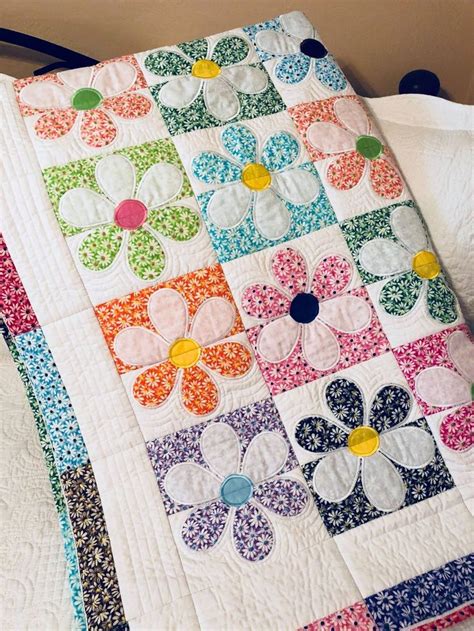 With over 100 quilt patterns to choose from, there is sure to be one that tickles your fancy. Flowers #baby quilts patterns girl easy #Flowers | Easy ...