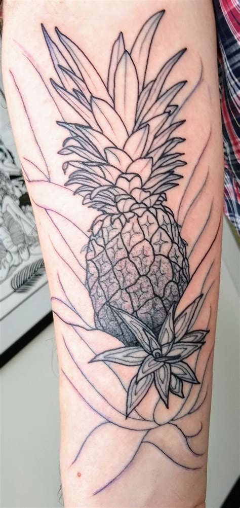 Tattoo flash and paintings from approved submitters. Pineapple by Little Linda koneko Dallas Texas. in 2020 ...