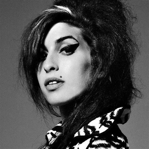 Pin By Peter De Lang On Amy Winehouse Amy Winehouse Style Amy Winehouse Female Artists