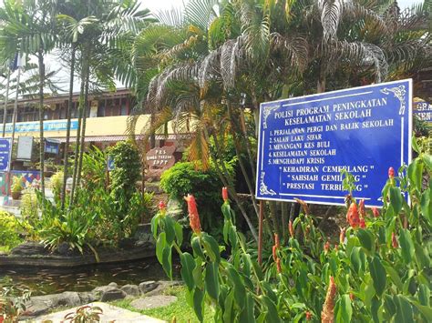 Diharap dengan perkongsian senarai sekolah berasrama penuh terkini di malaysia ini bermanfaat buat para ibu bapa dan pelajar. Senarai Sekolah Berprestasi Tinggi Di Malaysia - Kronis l