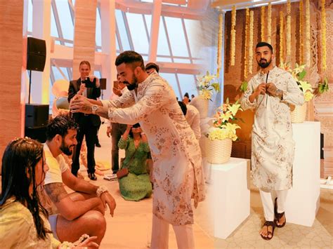 kl rahul deepak chahar wedding केएल राहुलने दीपक चहरऐवजी दुसऱ्याच क्रिकेटपटूच्या लग्नाला लावली