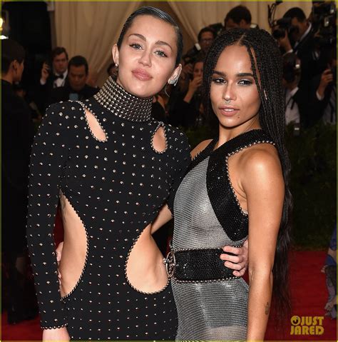 miley cyrus skips underwear at met gala 2015 with zoe kravitz photo 3362739 miley cyrus zoe