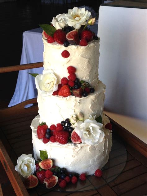 Rozanne S Cakes Buttercream And Fresh Berries Wedding Cake Hot