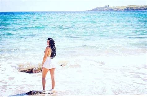 Ariel Winter On The Beach Girl Beach And Hawaii Ariel Winter Beach Instagram